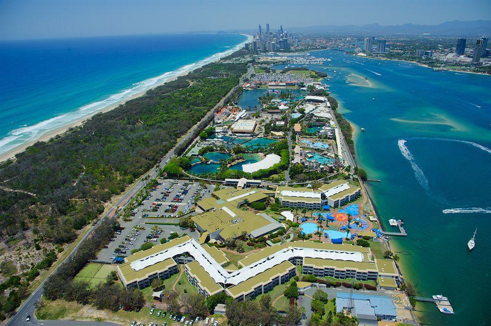 Sea World Resort Main Beach Exterior photo